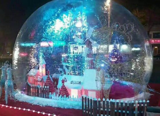 گلوله ی برف قابل انفجار برای تبلیغ کریسمس