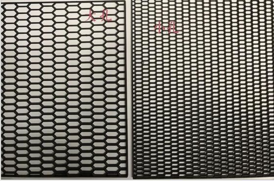 شبکه اتومبیل سیاه فیبر کربن PVC پوشش داده شده شبکه اتومبیل سیاه 120cm X 40cm اندازه پانل های پلاستیکی پوشش داده شده