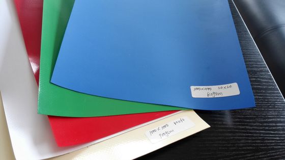 ۷۸۰ گرم پارچه پلی استری پوشیده از PVC ضد آب پوشه کامیون محافظت از UV