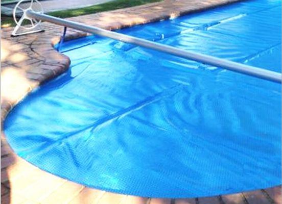 عایق بندی حباب تابستان استخر شنا پوشش خورشیدی ضد گرد و غبار 16ft × 20ft پوشش استخر شنا خودکار