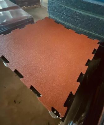 1Mx1M EPDM لاستیک رول کف ورزشگاه برای زمین بازی در خارج از خانه لاستیک بالش رول مات